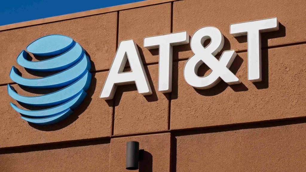 AT&T CEO explains why AT&T can withstand satellite competition