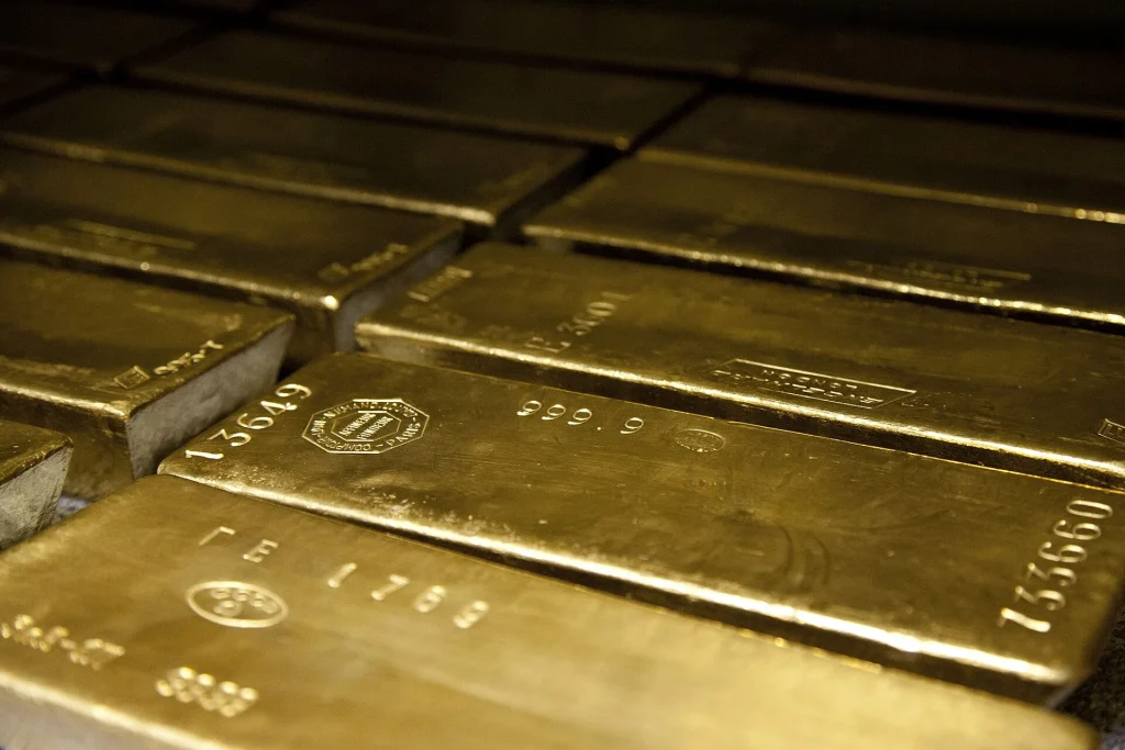 Gold Price Prediction: $6,200 Bull vs $3,800 Bear After…