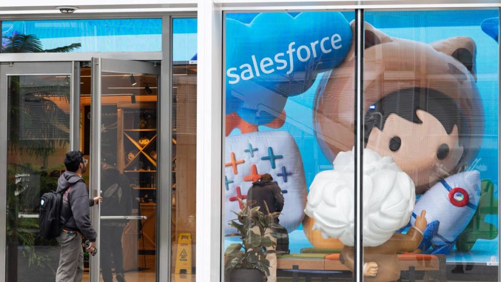 Salesforce just got the signal bulls were waiting for