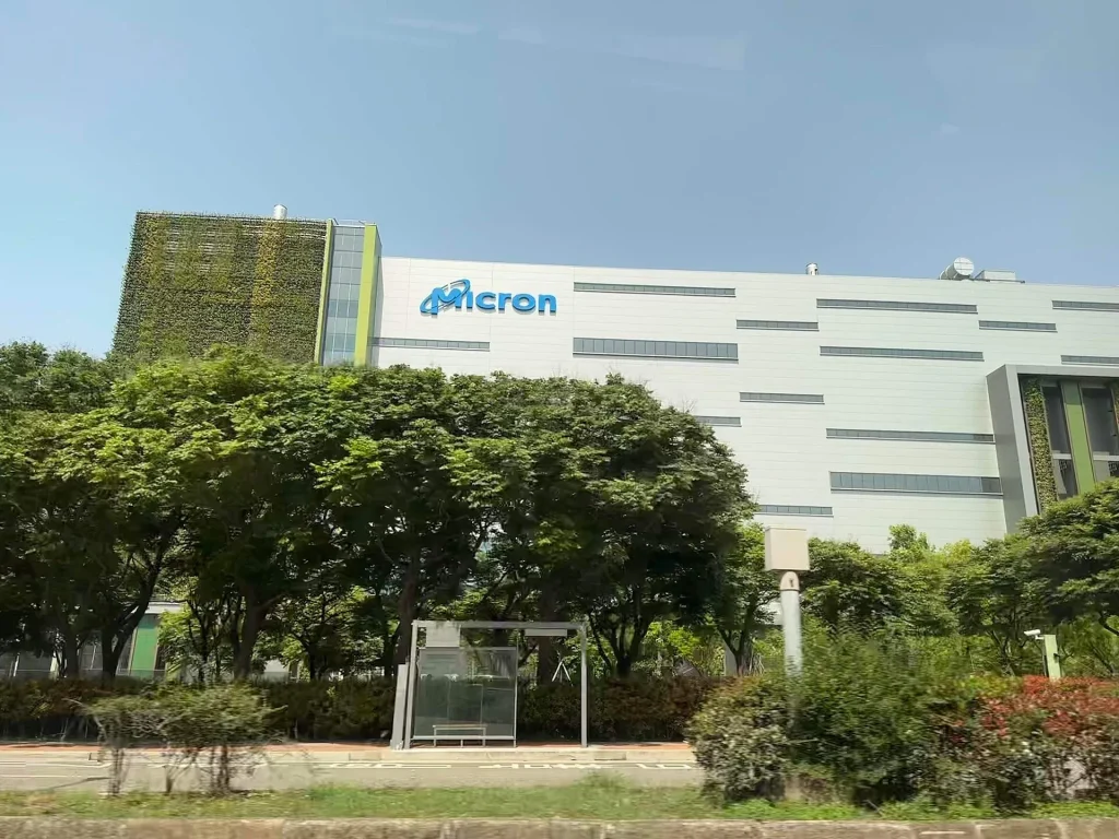 Micron (MU) Stock Prediction: $1,500 Bull vs $560 Bear