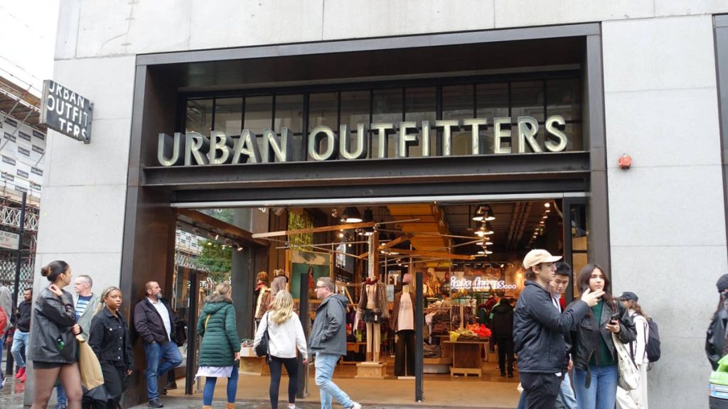 Major mall retailer closes more stores in 2026